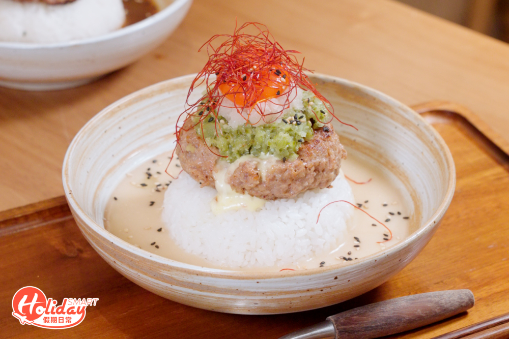 芝士控必試芝士安格斯漢堡,配上芥末酸瓜及白味噌汁,解膩一流。