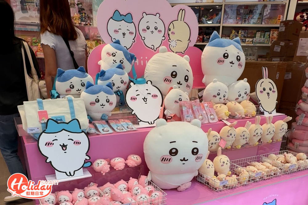 Chiikawa三位主角—Chiikawa、Hachiware和Usagi已在新店門口歡迎大家