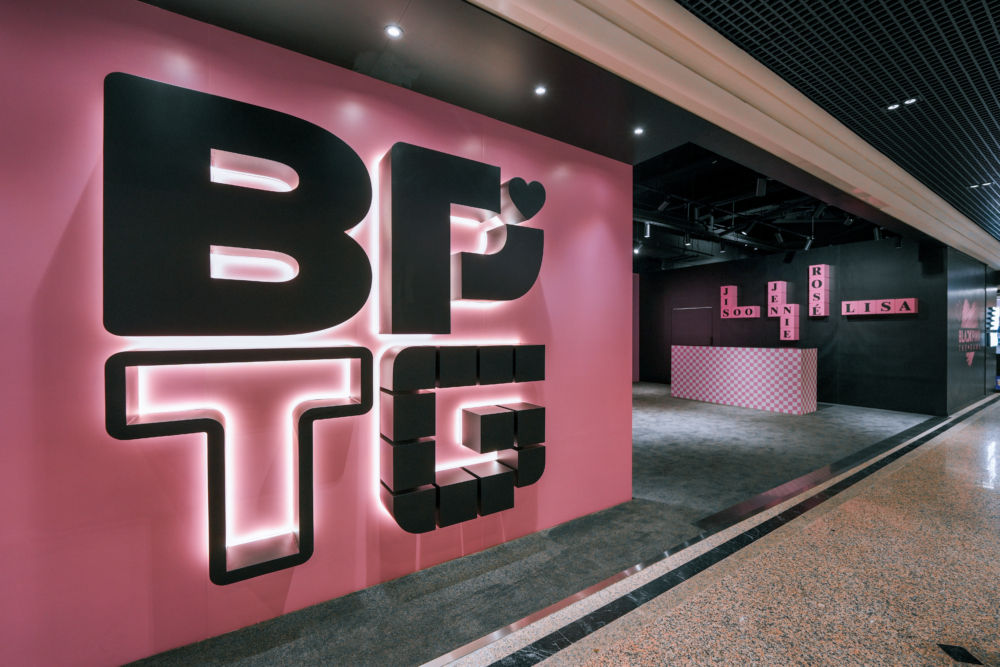BLACKPINK於去年推出了首款官方遊戲《BLACKPINK THE GAME》。