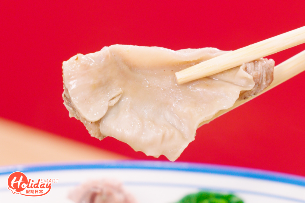 店家推介必食較為稀有的豬蝴蝶腩，每隻豬只有一個隔間肉或肝連，即豬蝴蝶腩，其口感滑嫩爽口，配上胡椒豬骨湯，滋味十足！