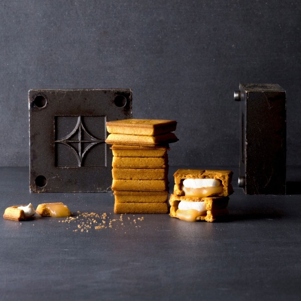 PRESS BUTTER SAND「焦糖奶油餅」。 