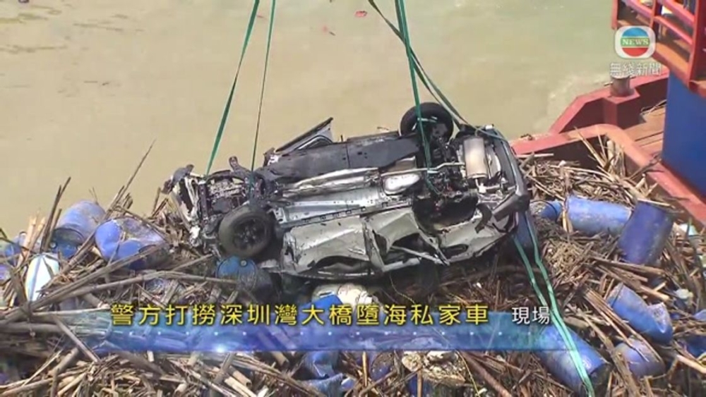 車輛目前已被吊起送往大欖涌扣留中心