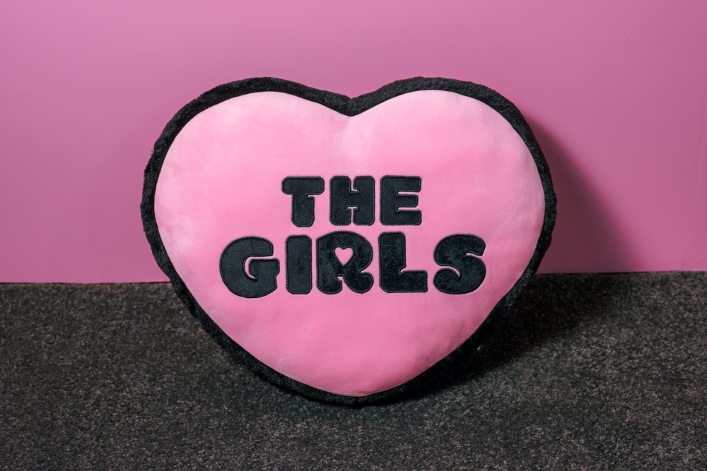 THE GIRLS心型抱枕