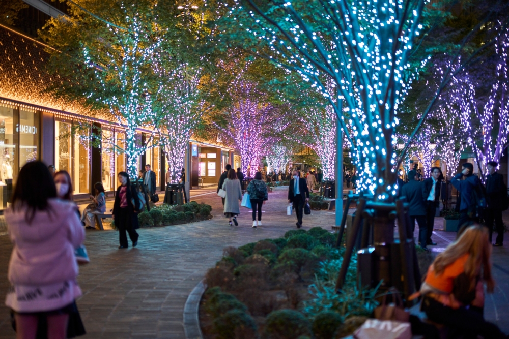 東京MIDTOWN日比谷的聖誕燈光秀。