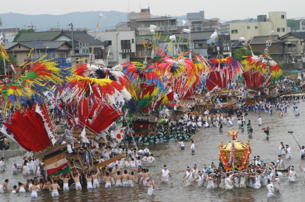 风治八幡宫川渡神幸祭。