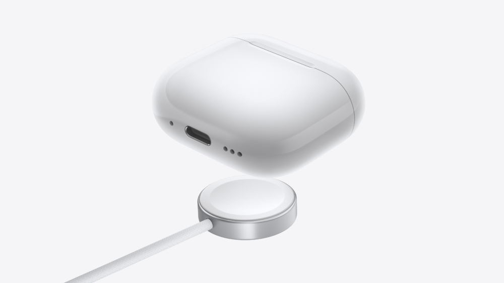 具「主動式降噪」的 AirPods 4,可以 USB-C充電線進行充電。