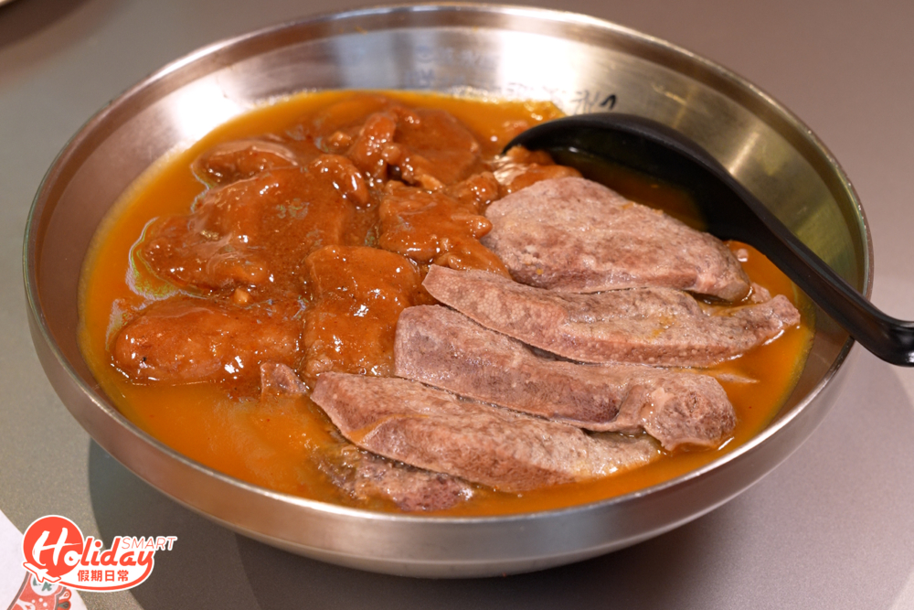 沙嗲牛豬潤蕃茄湯麵，蕃茄湯每朝新鮮調製，配上索汁沙嗲牛同豬潤，酸酸甜甜食落開胃。