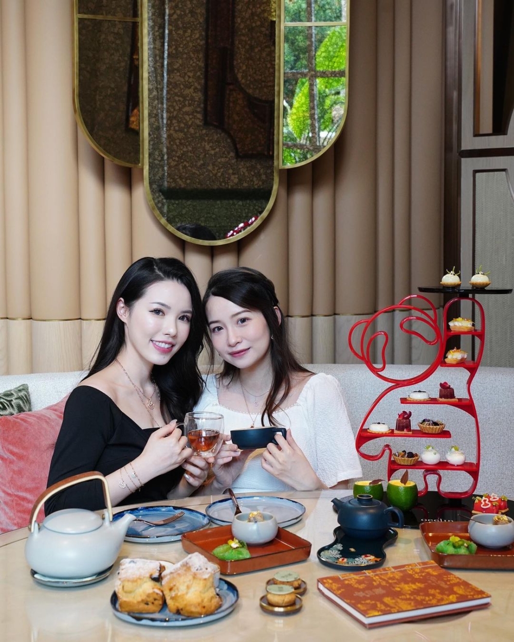 R以往與微辣前成員Doris十分相熟