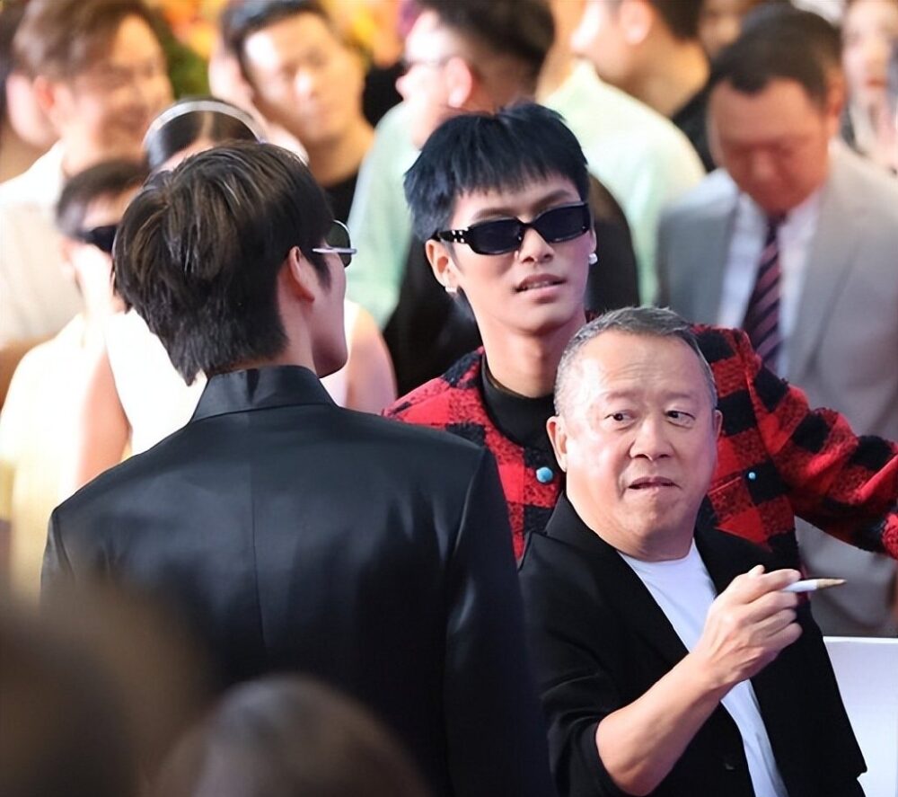 內地人氣直播主「瘋狂小楊哥」早前與曾志偉直播銷售一款「香港美誠月餅」