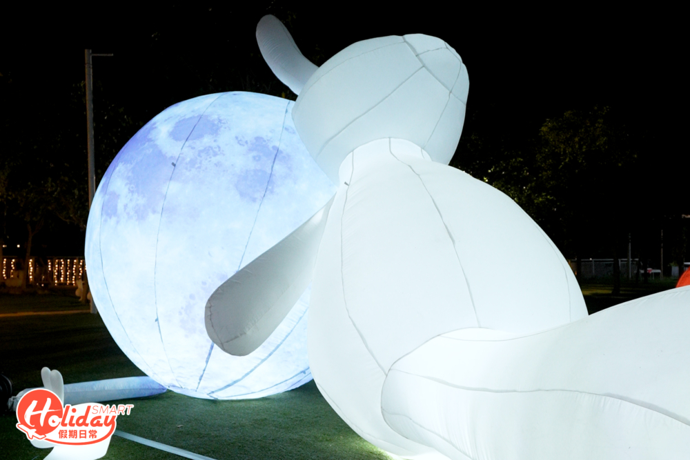 大草地5米月兔伴明月。