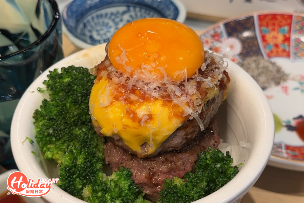 芝士漢堡扒食落帶濃郁芝士味，口感好豐富又惹味！