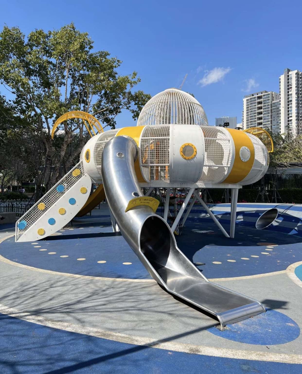 星空園以太空為主題,設有各種充滿太空特色的遊樂設施。