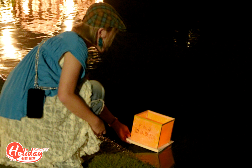 場內亦有祈福水燈發售，可以自行寫上祝福及願望。