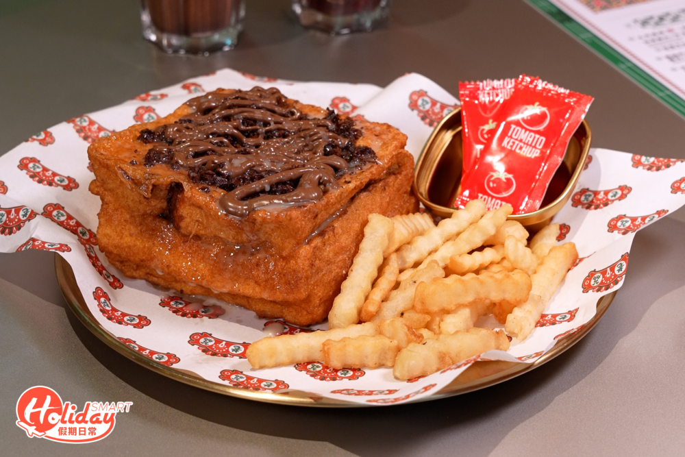 喜歡甜食的話必試金沙朱古力流心西多士，切開後看見滿瀉的流心榛子漿，賣相夠打卡able！