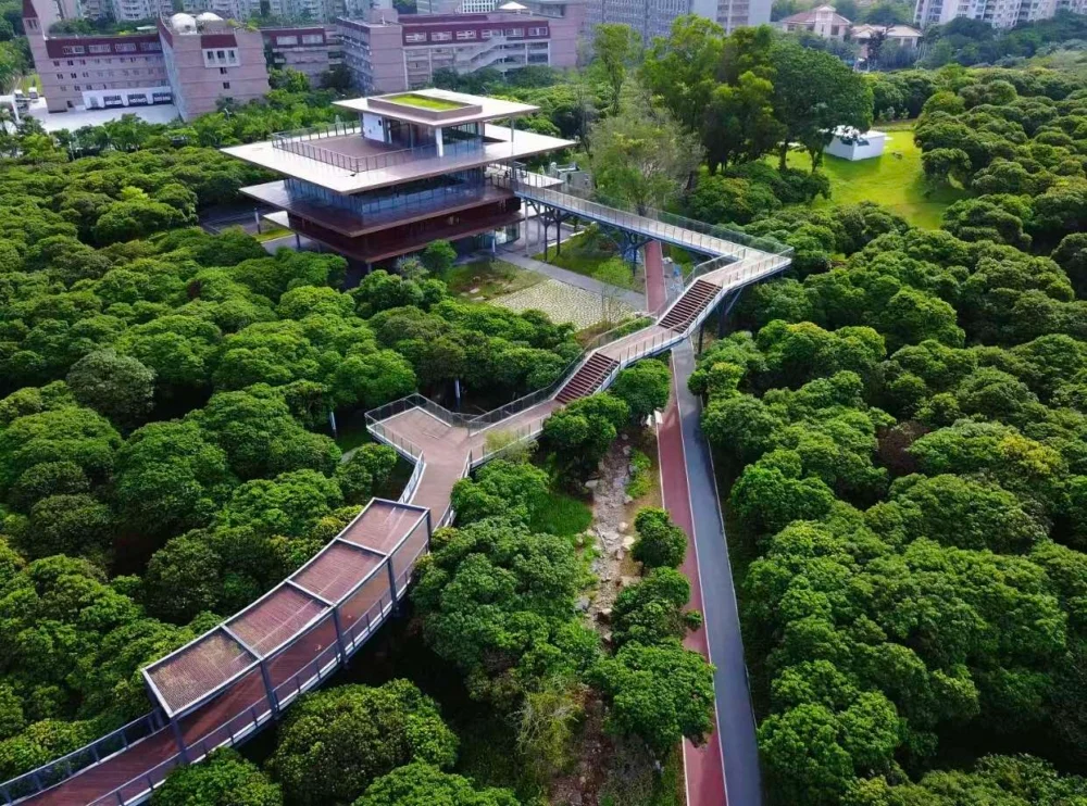 筆架山公園其中三座主峰東西鼎立,形同一個筆架,因此得名~