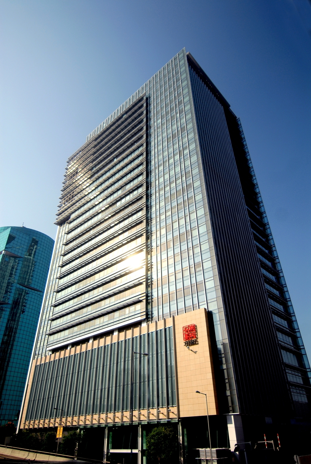 內地網紅遊港扮ICAC探員總部打卡？！