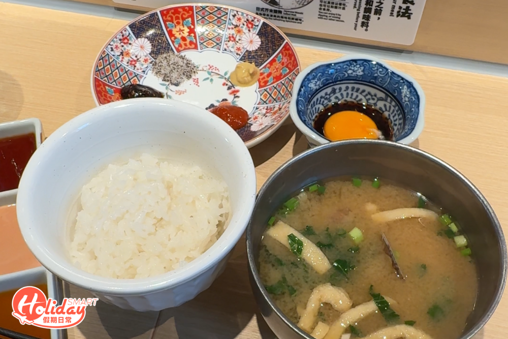 餐廳最平的套餐為$95起，包括兩塊漢堡扒、日本新鮮雞蛋、附贈的西蘭花、無限量添加的白飯和味噌湯。