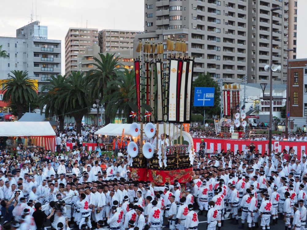 戸畑祇園大山笠之白天的「旗幟山笠」。