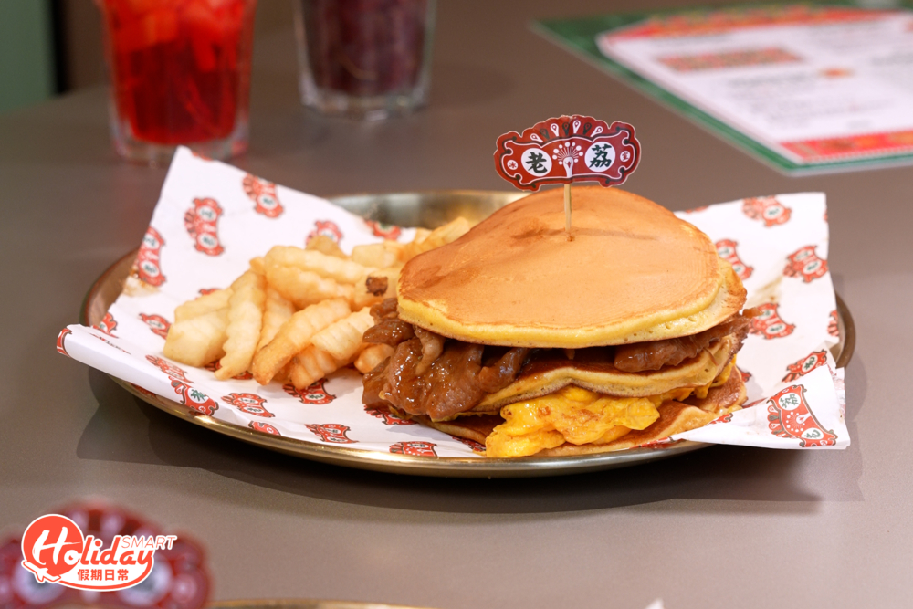 下午茶一份$38，除了雙拼的熱香餅漢堡之外，也有連薯條及飲品，CP值相當不錯。