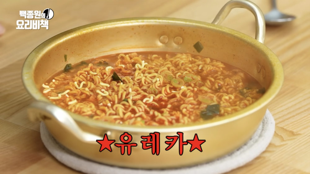 《黑白大廚》安成宰:烤蒜即食麵。