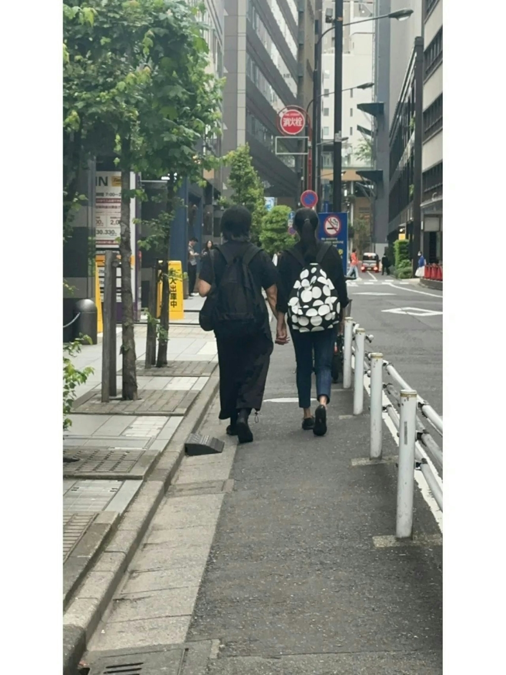 蒙嘉慧鄭伊健夫妻早前被網友野生捕獲！