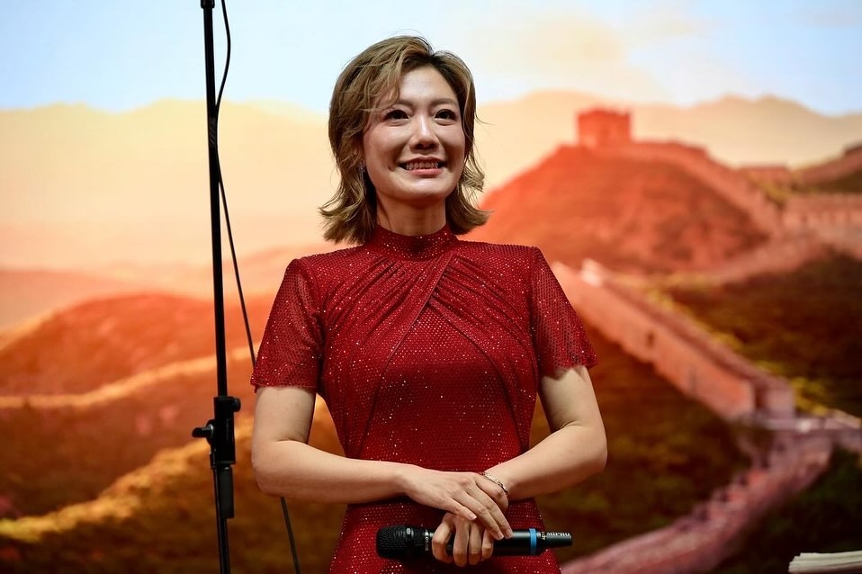 龍婷早前被爆出與65歲已婚演唱會製作人丘亞葵車廂激吻「Hello Kiss」