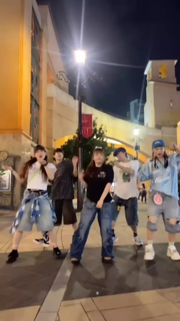 今年7月日本妹就曾與Win Win及KC一同在日本街頭跳舞