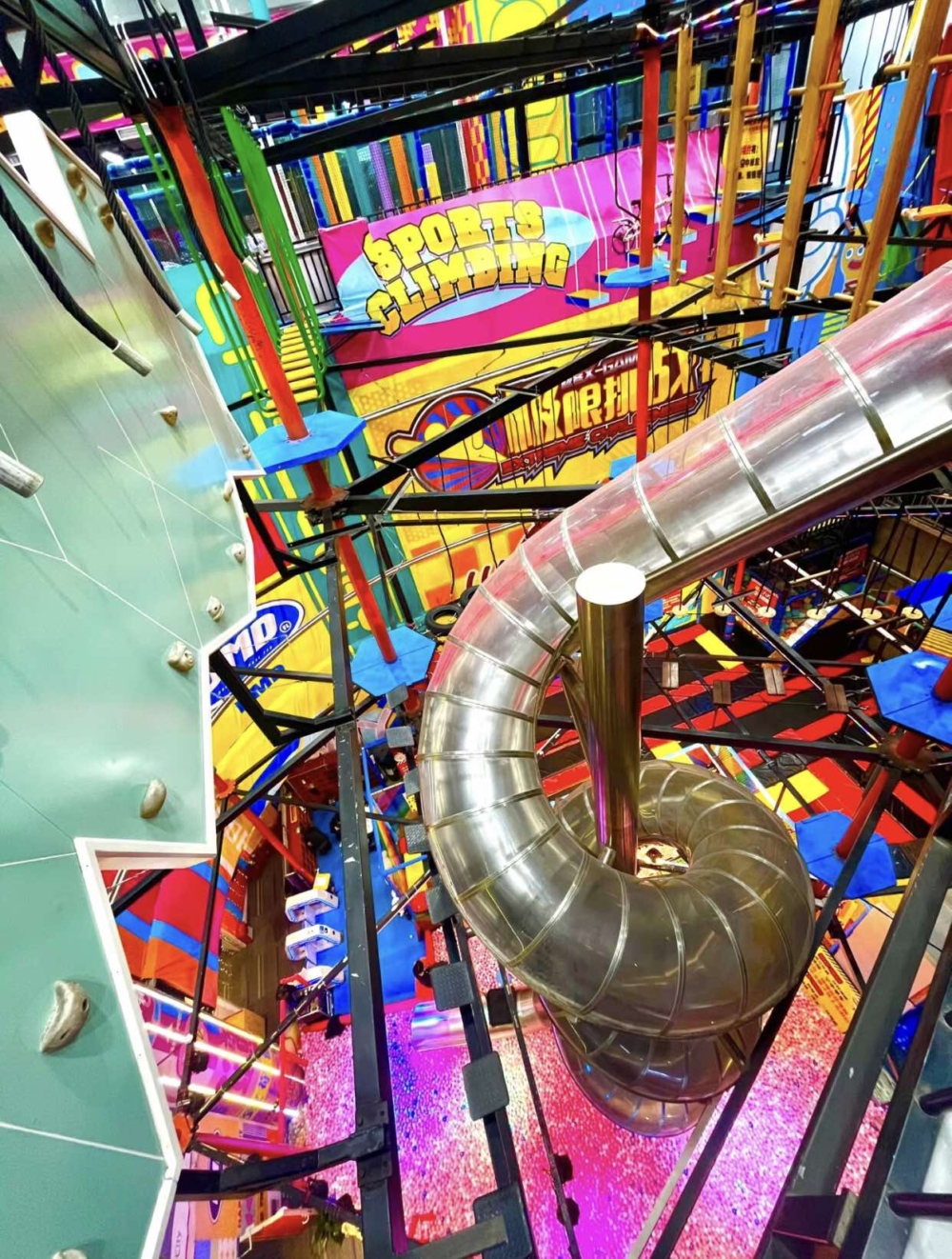 深圳東門町歡樂城「核客極限挑戰」。