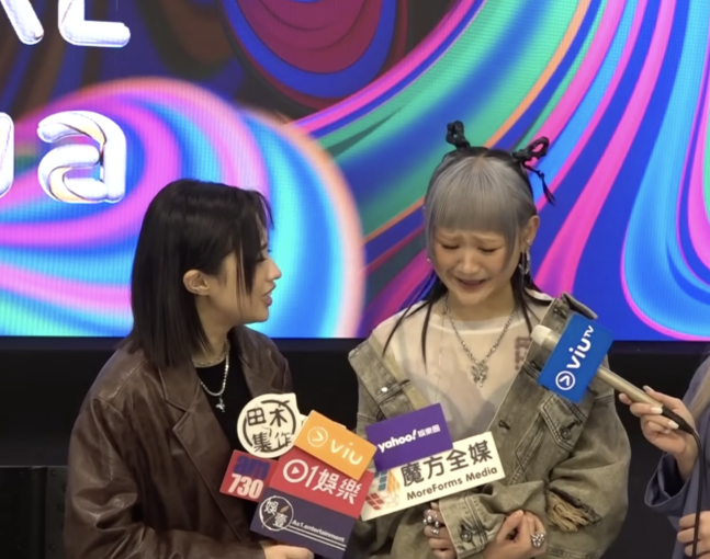 看到照片當時Win Win表現相當錯愕,完全反應不過來