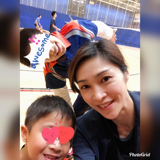 二人對兒子疼愛有加,多年來為保護兒子甚少將他們的外貌曝光。