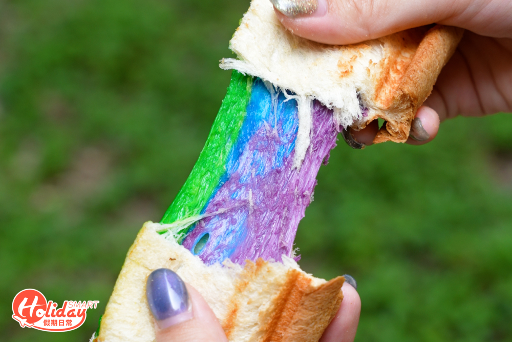 幸好咬開後會看到其他顏色，只是切口剛好看不到，多了拉絲視覺效果，令整個賣相更為昇華。