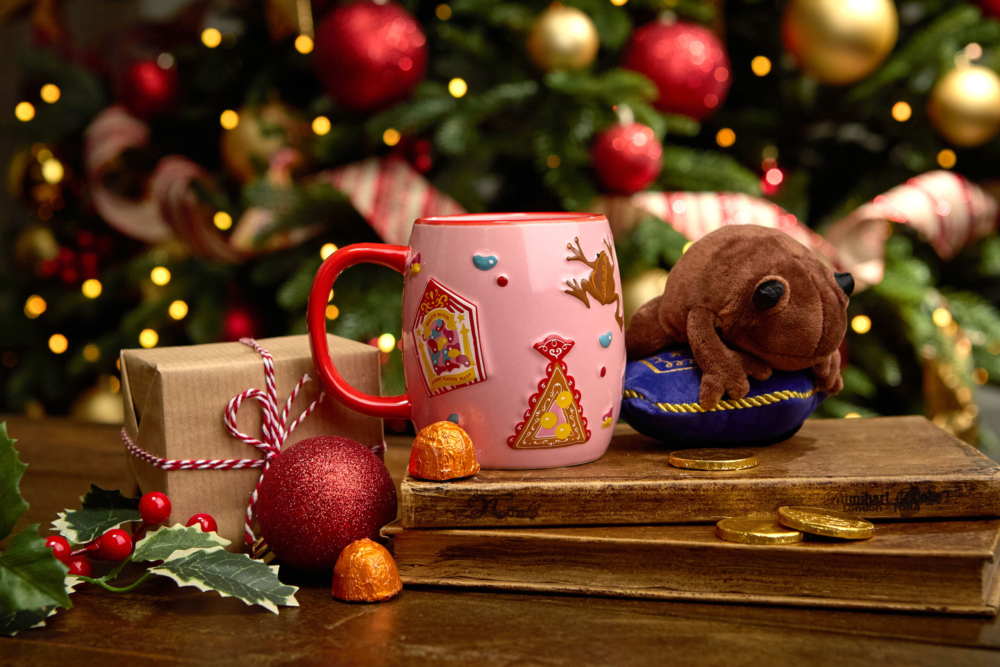 東京哈利波特影城推出一系列以「姜餅聖誕」為主題的限定周邊精品！