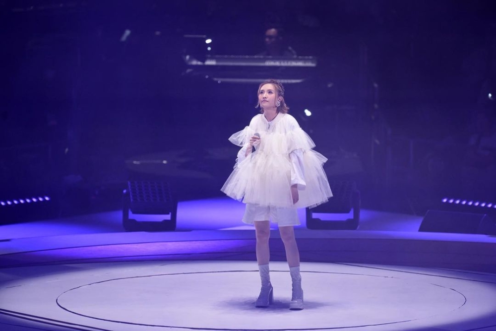 網友：「信主後佢成個character都唔同左」