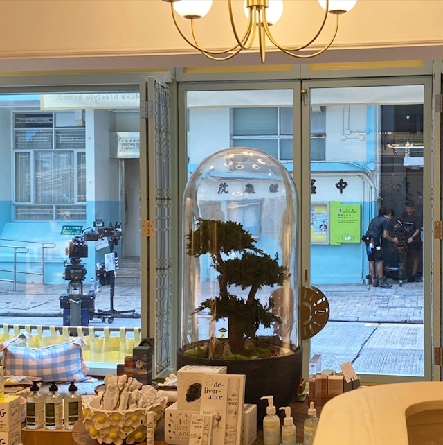 怎料昨日下午,INUF員工竟發現有電影工作人員在其店外拍攝