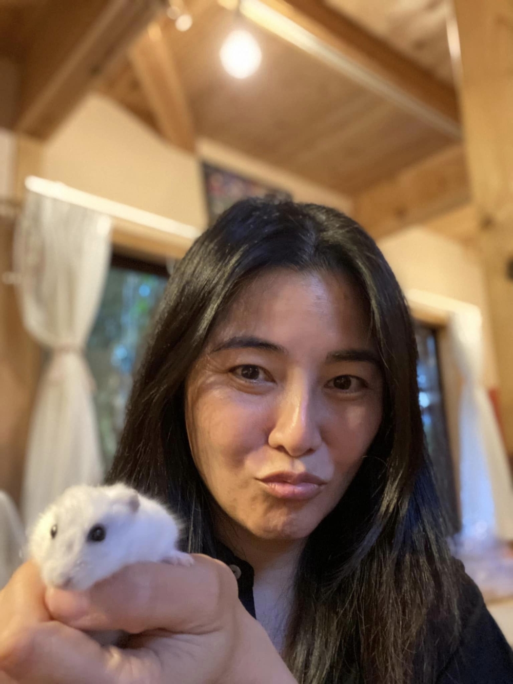 藝人蒙嘉慧與鄭伊健2013年低調結婚後，便逐漸淡出幕前