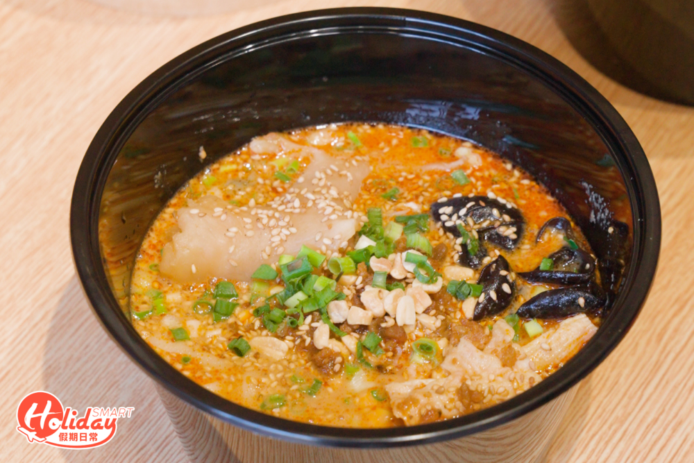 花膠絲肉碎擔擔麵。