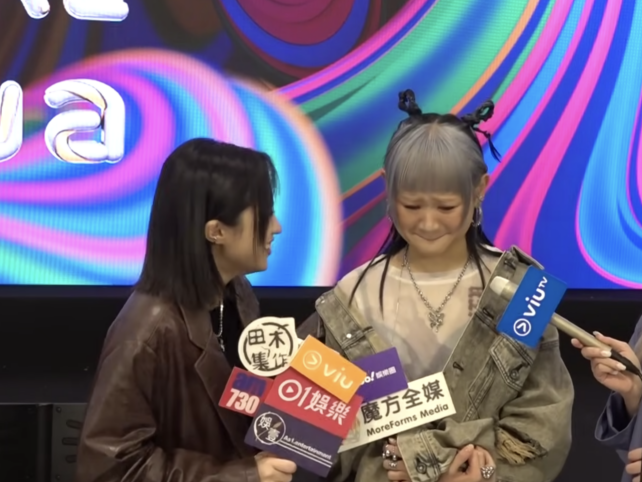 有記者突然向Win Win展示出KC疑似在日本偷食日本妹的照片