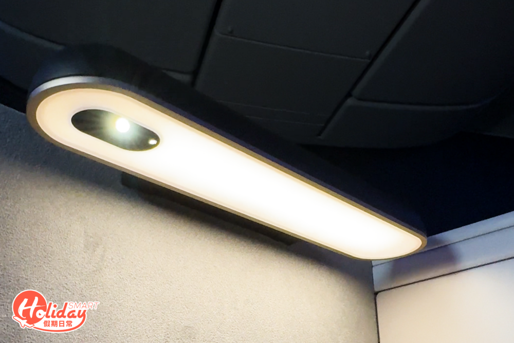 不僅可以控制座椅的燈光照明，並可按偏好選用三種内置的定向燈光照明模式