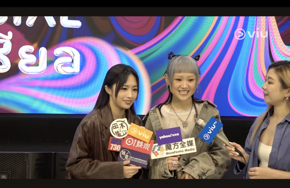 當聽到Win Win說自己目前單身時,Sica不止拍手,甚至表示替戥好友開心
