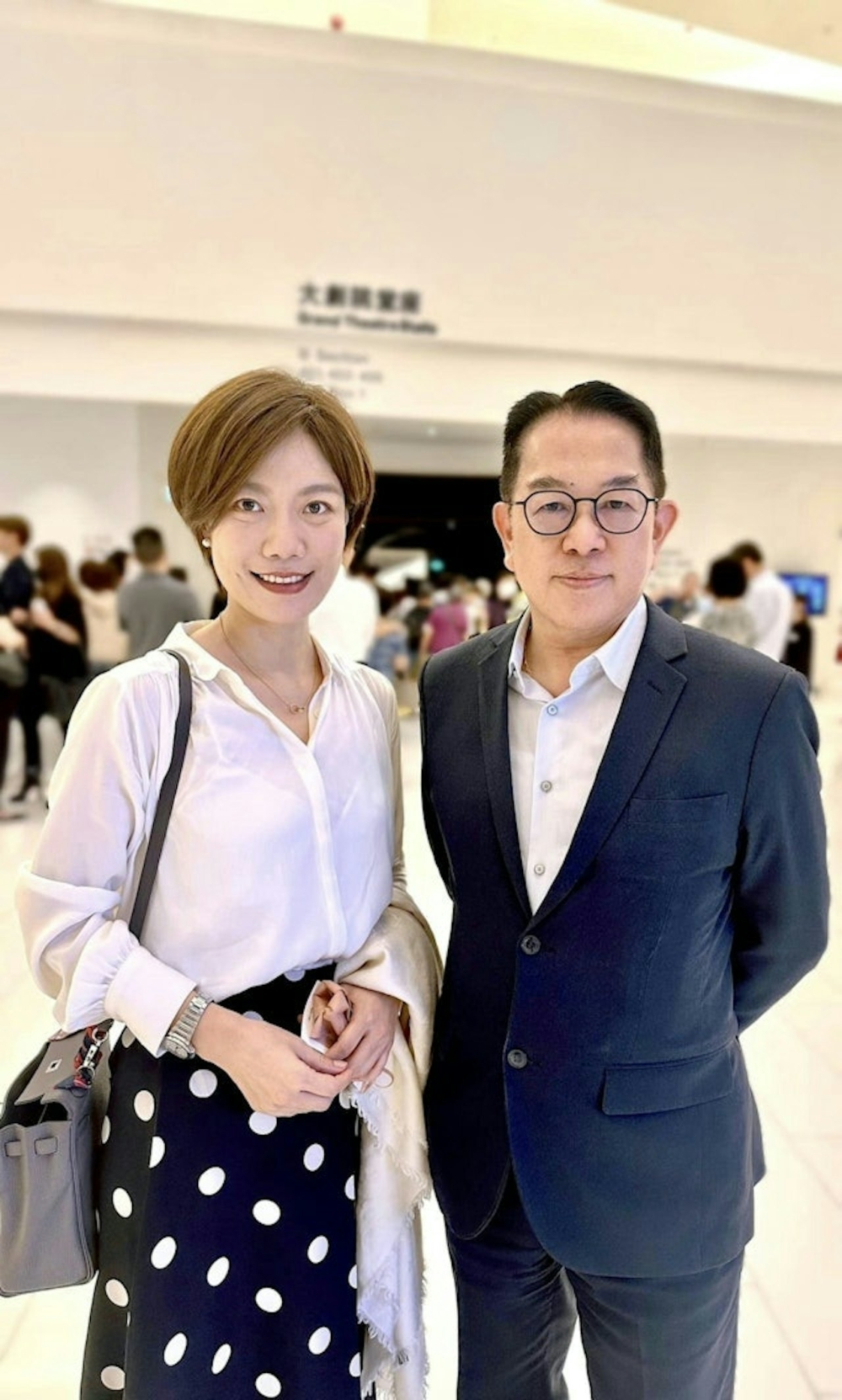 龍婷早前被爆出與65歲已婚演唱會製作人丘亞葵車廂激吻「Hello Kiss」，有傳事後她馬上被公司「雪藏」