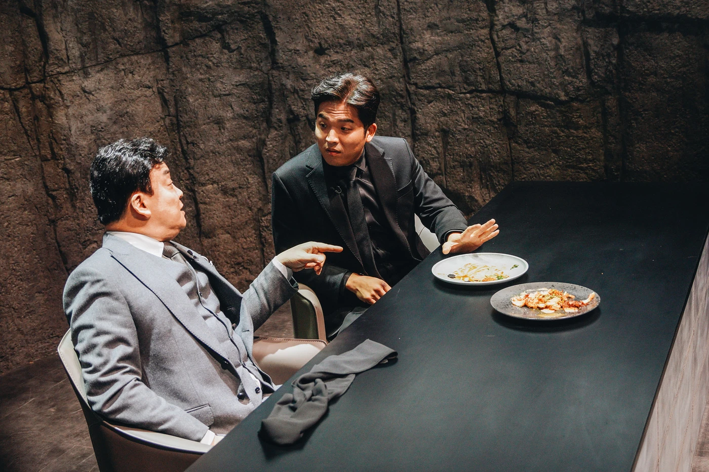 白鍾元及安成宰在《黑白大廚:料理階級大戰》經常因意見分歧而展開激烈的論戰,成為節目一大看點~