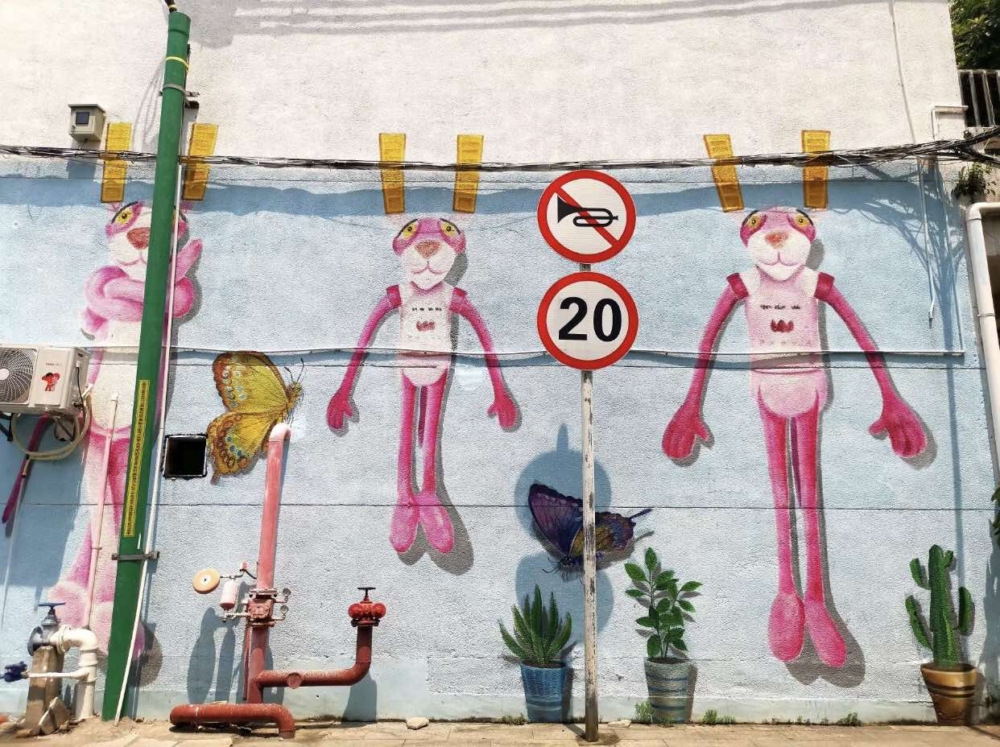 隨時驚喜發現隱藏在守珍街的巷子及居民樓之間的繽紛塗鴉、壁畫！