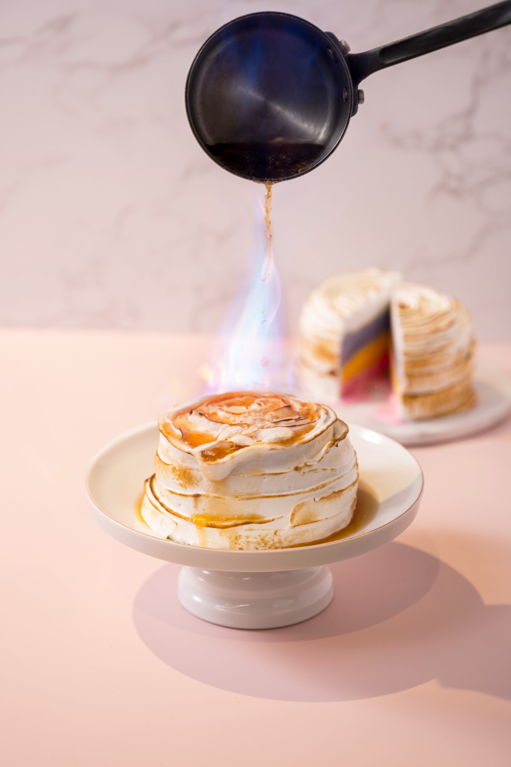 帝都酒店：送火焰雪山蛋糕。