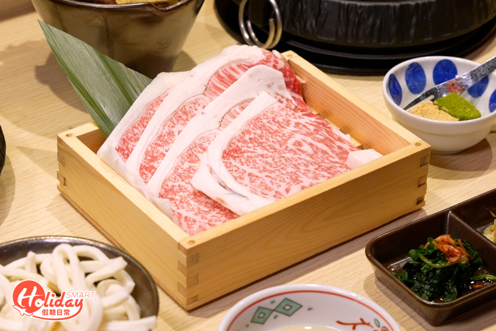 價錢最豪華的極上肉眼壽喜燒，180g份量都只是$288，牛肉霜降均勻，擁有豐富脂肪和油花，入口即融。