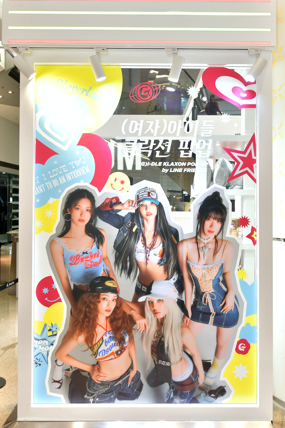 主題來自於第七張迷你專輯《I SWAY》中的主打歌《Klaxon》