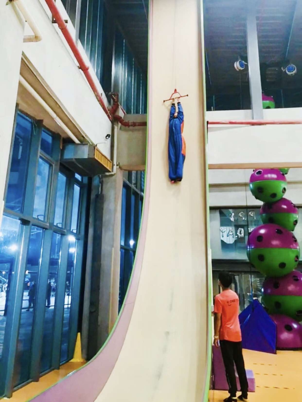 6米高、90°垂直的「魔鬼滑梯」！