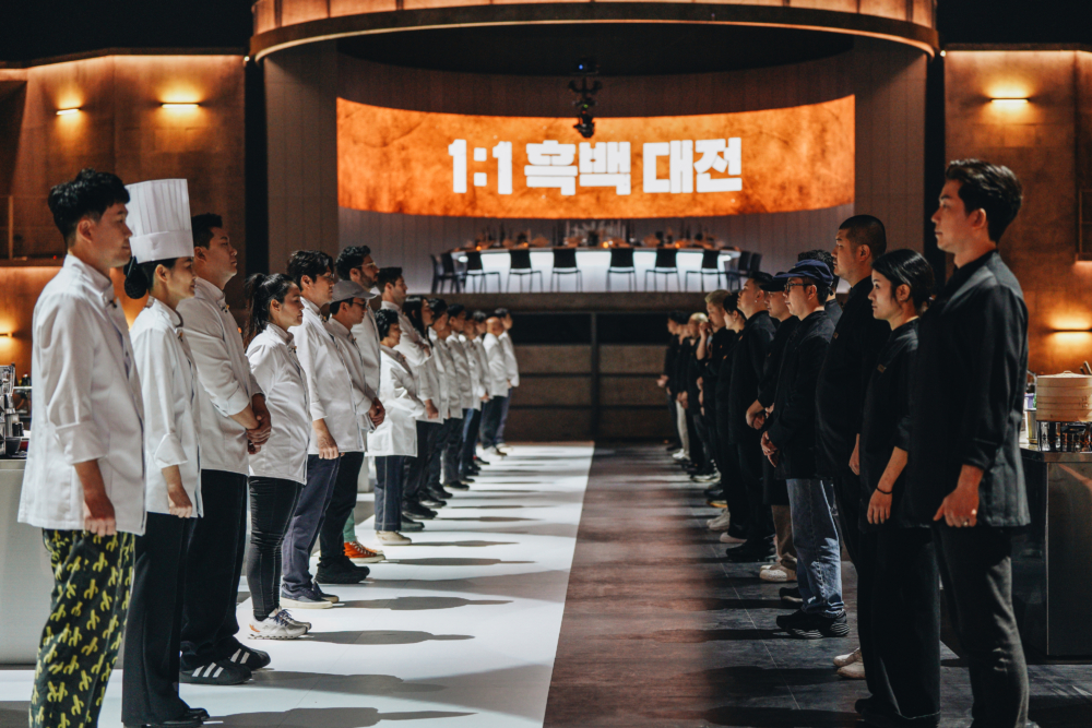 在《黑白大廚:料理階級大戰》的節目設定中,白湯匙的廚師享有多種特權,而黑湯匙則需打破階級才能公開姓名,競爭張力十足!