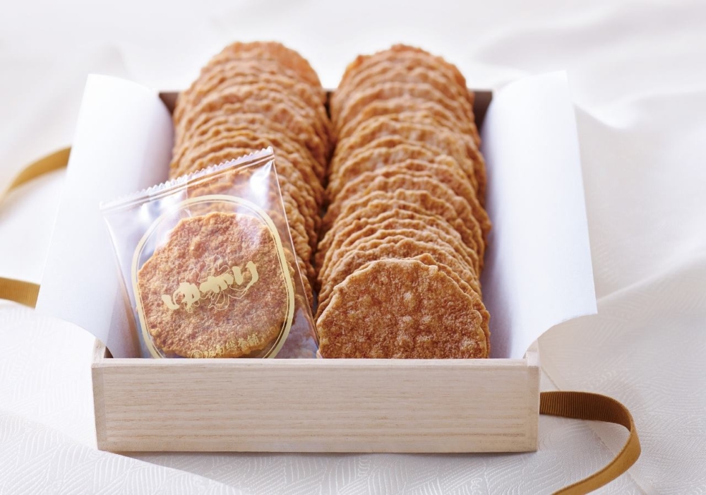 坂角總本舖:YURAKI蝦餅。