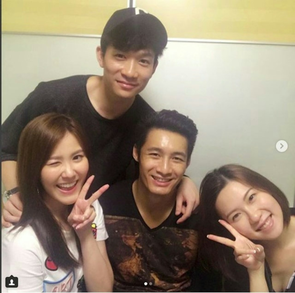  照片曝光後，有不少網民都驚訝原來兩人依然在一起，以為他倆早已分手