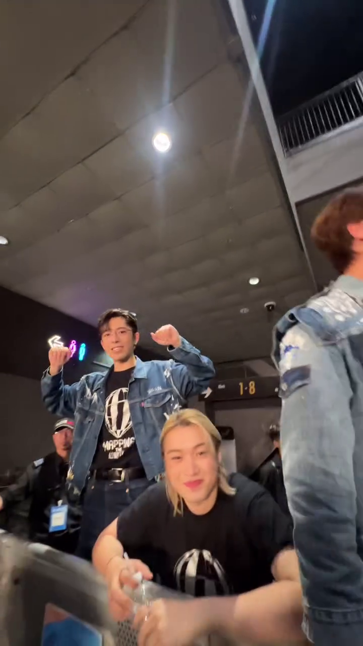 更有鏡粉懷疑大會把Edan及Jer座位安排到邊緣位置,以及比賽結果的打壓的行為都是對兩人近排鬧出緋聞的懲罰。